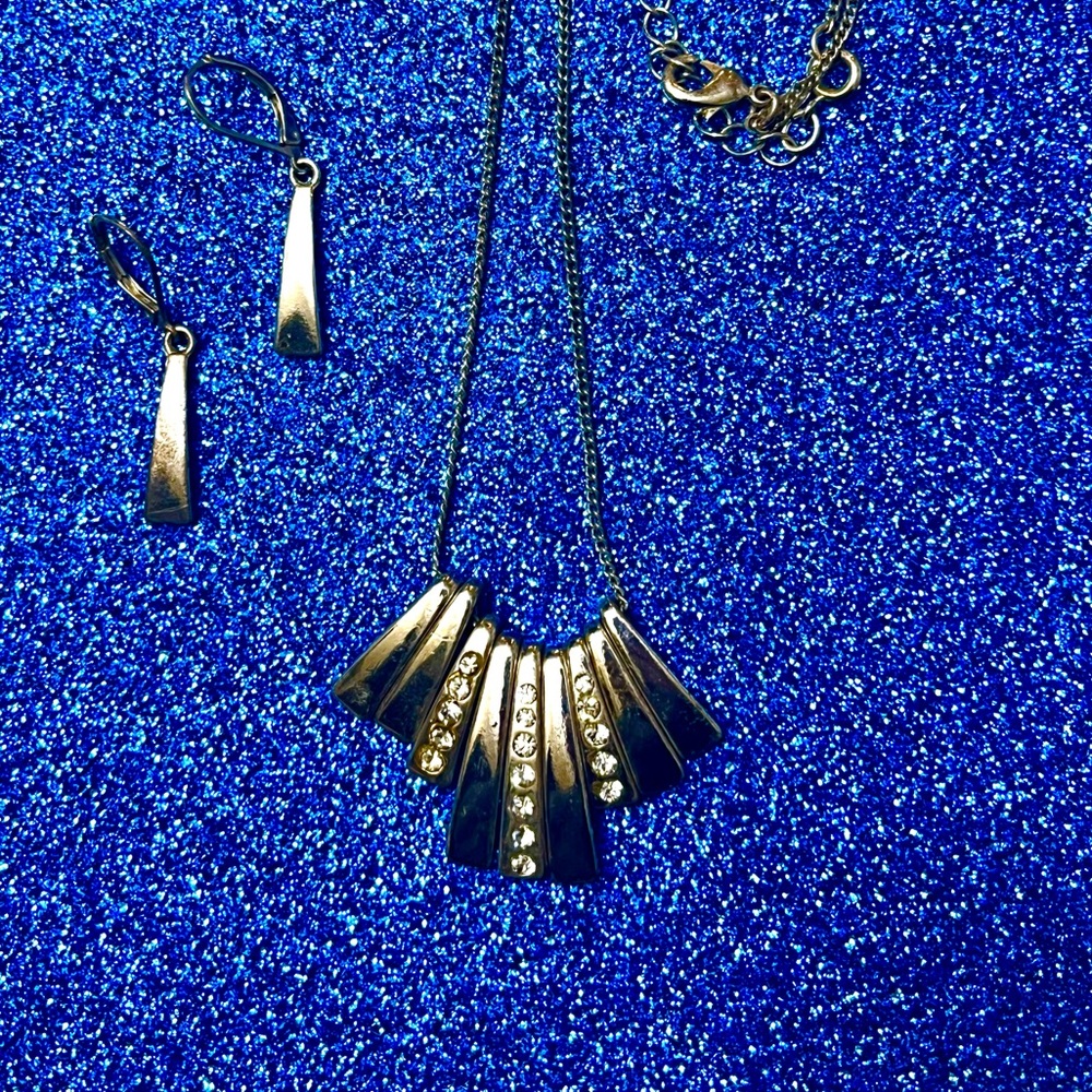 NWT vintage Avon Silverstone necklace & earrings